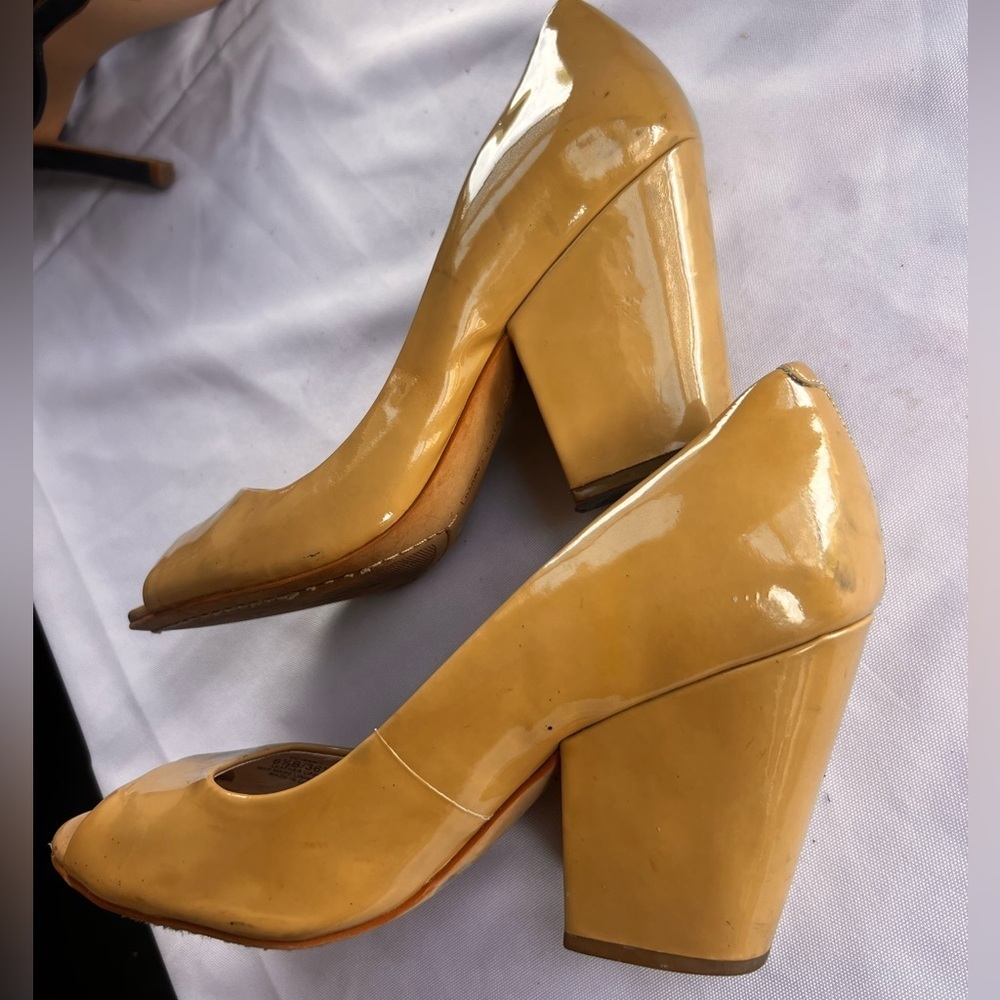 New Vince Camuto Tan Patent Leather wedge Heels 36.5 - Picture 2 of 6